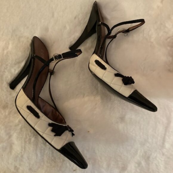 Guess Ivory Leather and Black Patent Sling Back High Heels (Pre Owned) - Picture 3 of 5